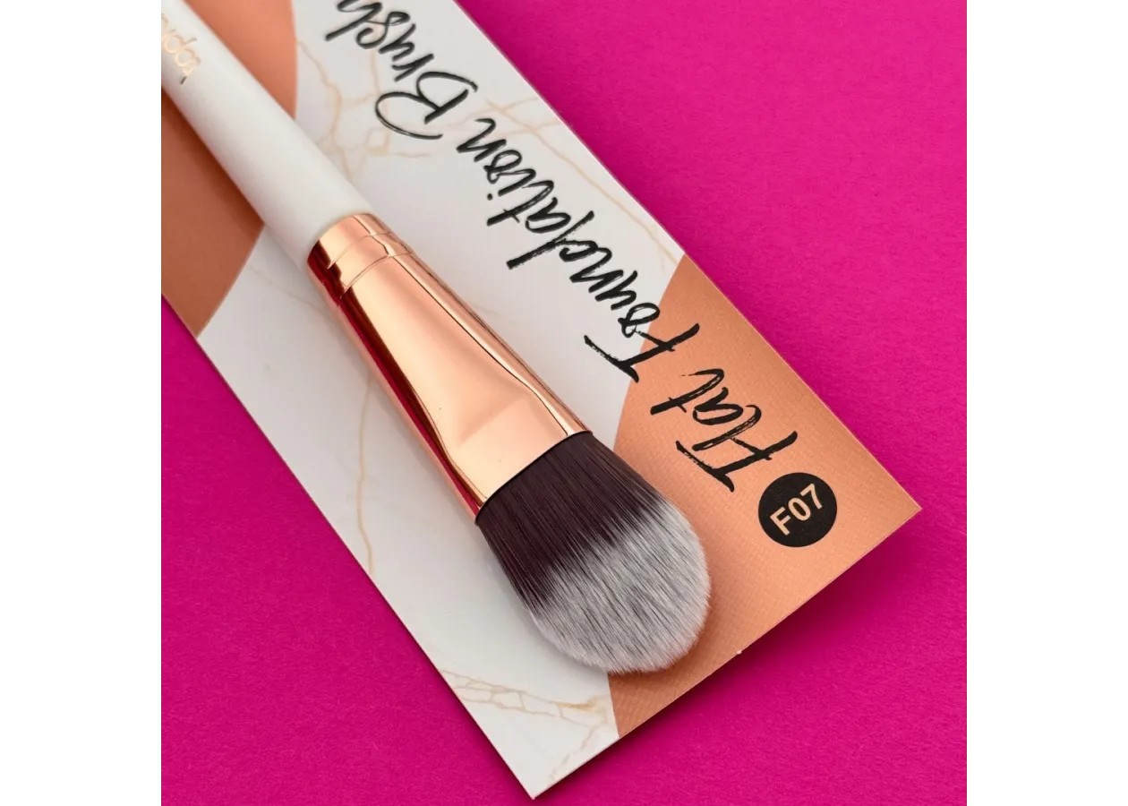 Пензлик плоский для тональних основ Topface Flat Foundation Brush PT901 F07 - Фото 2